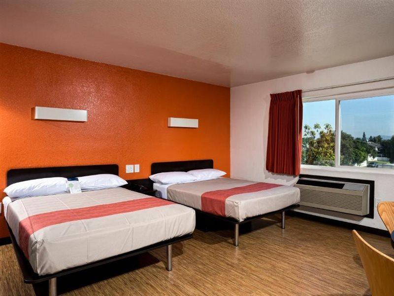 Hotel 6-costa Mesa, Ca - Newport