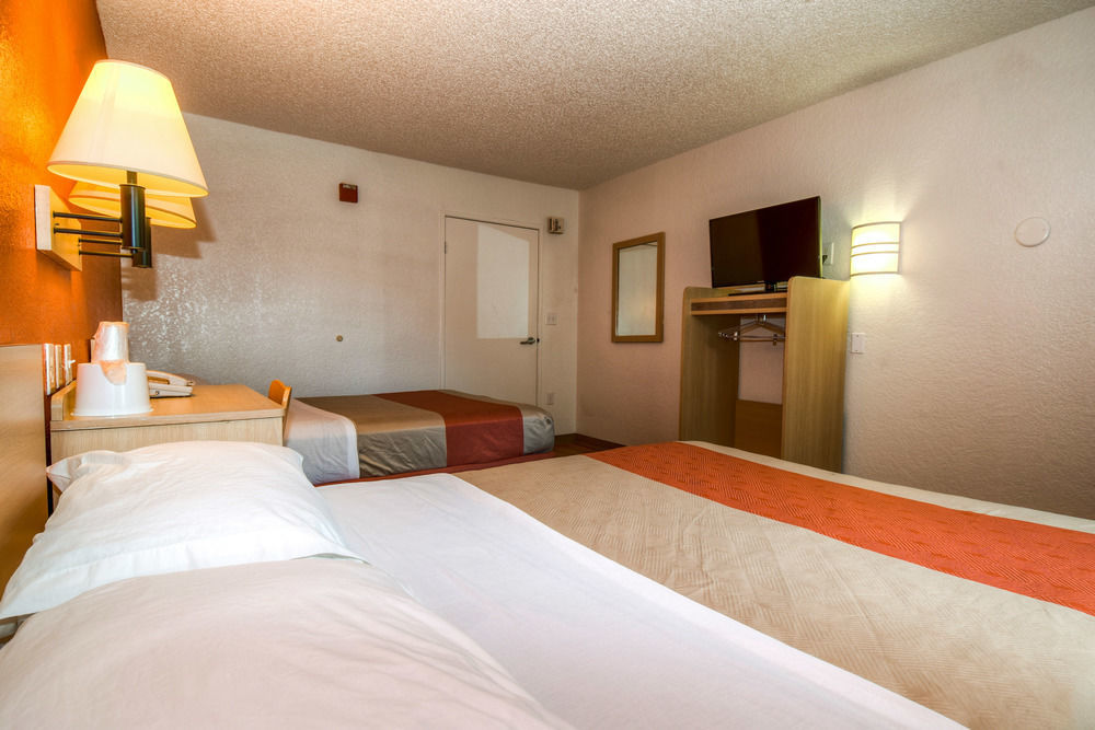 6-costa Mesa, Ca - Newport Hotel