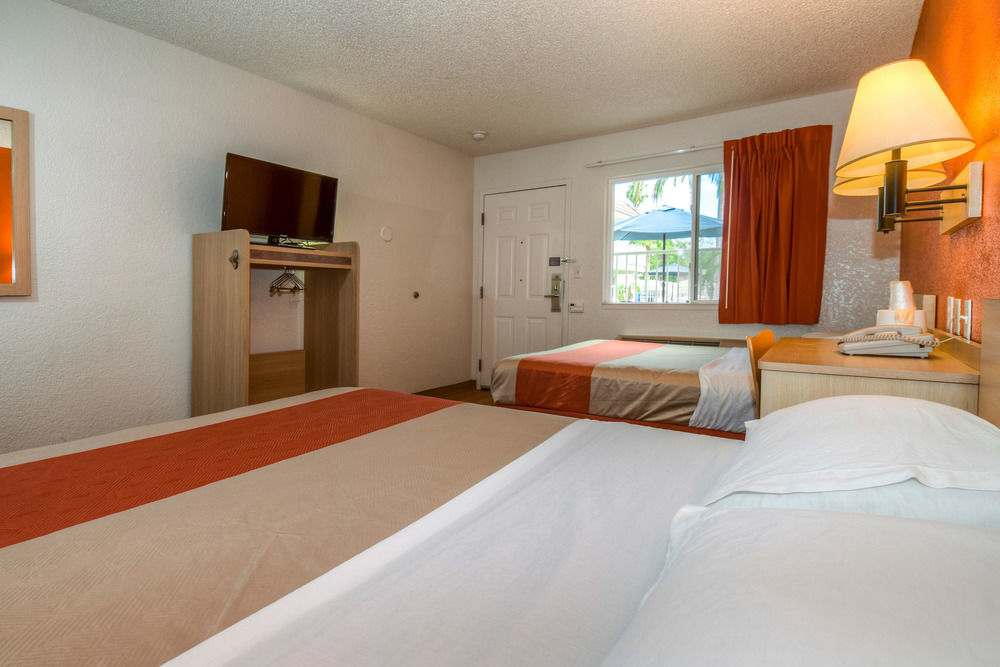 Hotel 6-costa Mesa, Ca - Newport 2*