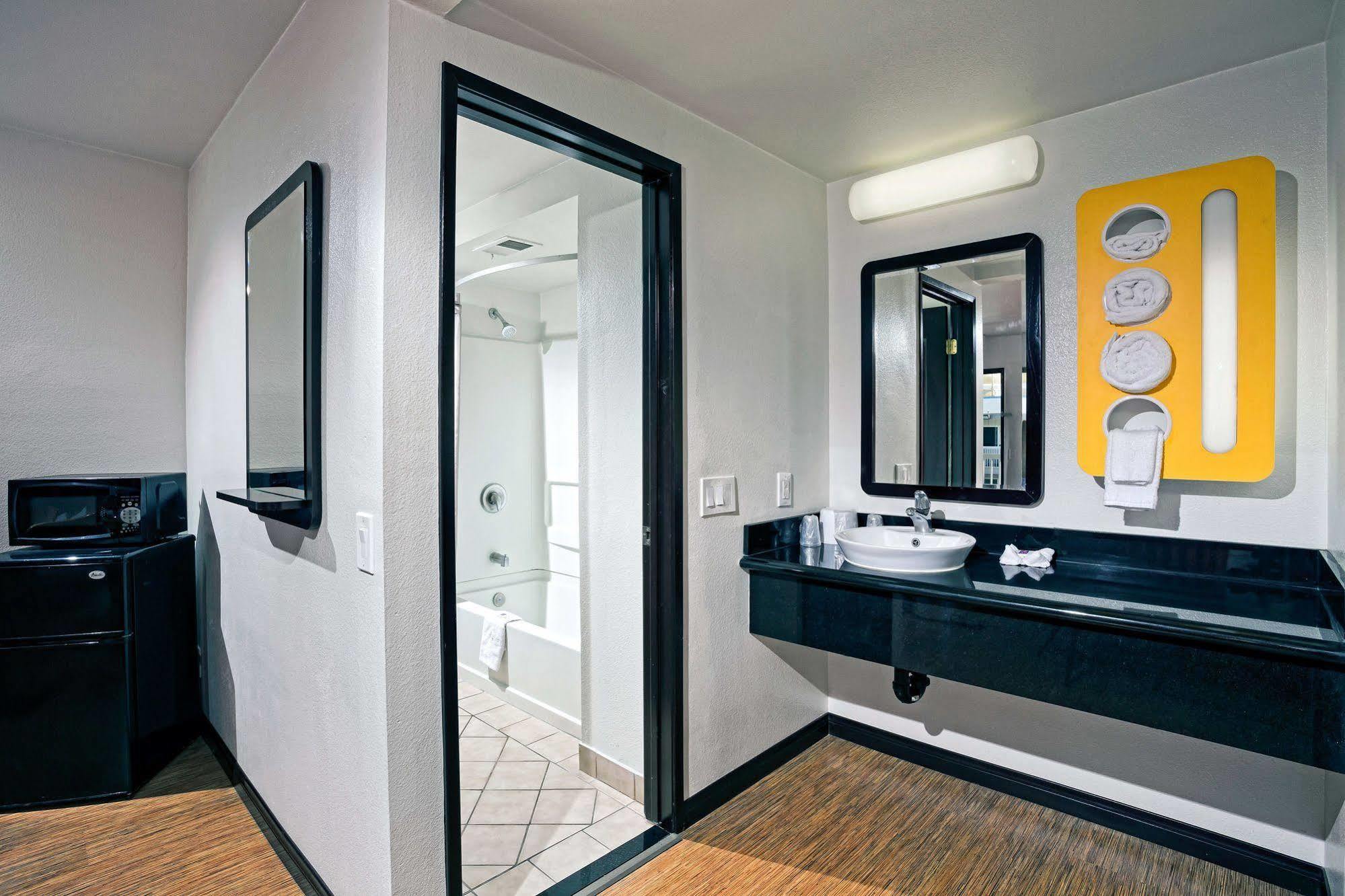 6-costa Mesa, Ca - Newport 2*