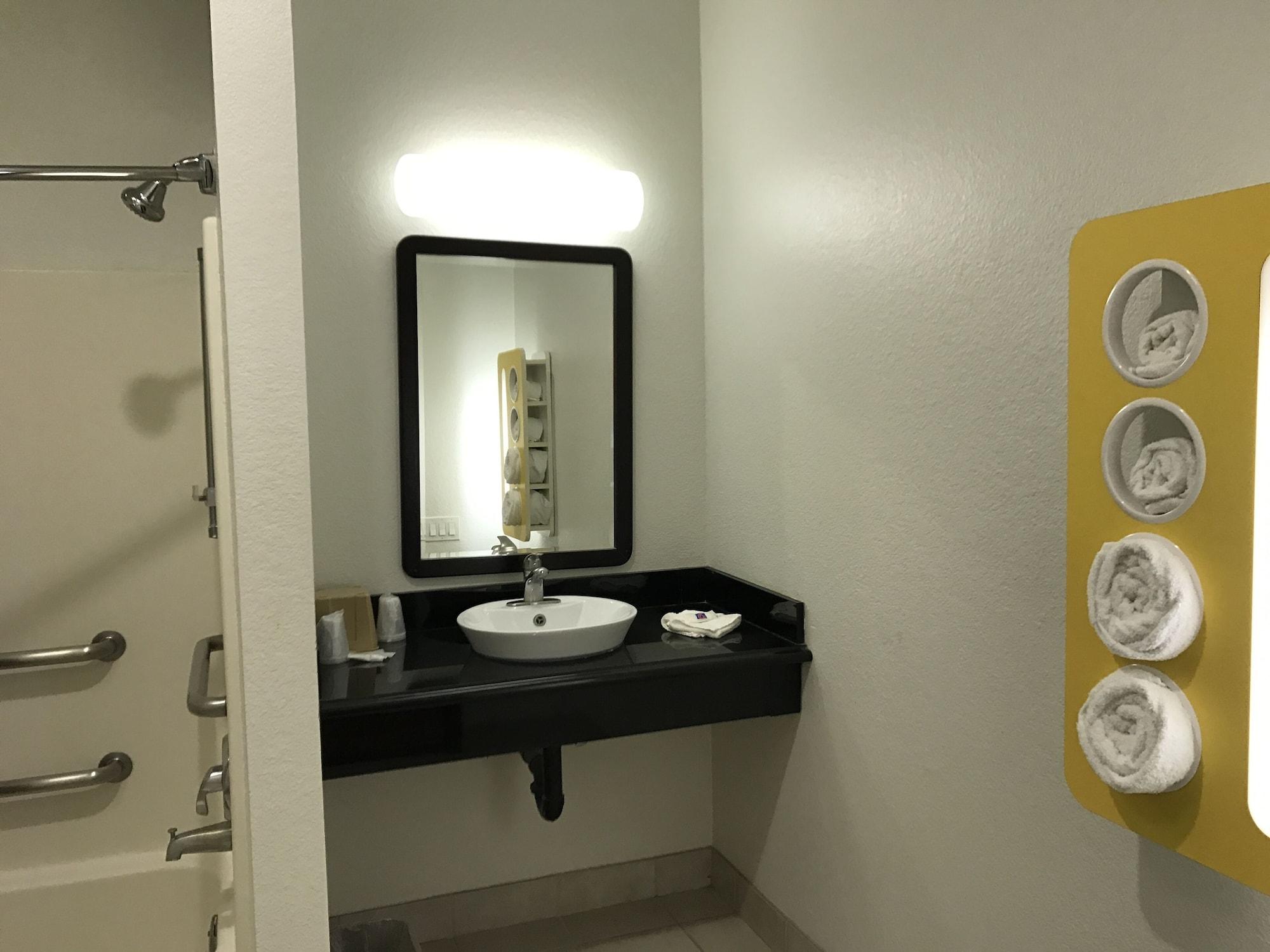 Hotel 6-costa Mesa, Ca - Newport Costa Mesa