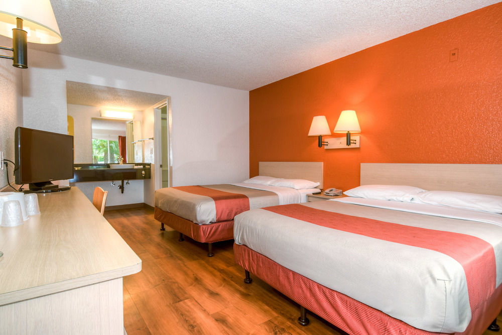 Hotel 6-costa Mesa, Ca - Newport Costa Mesa